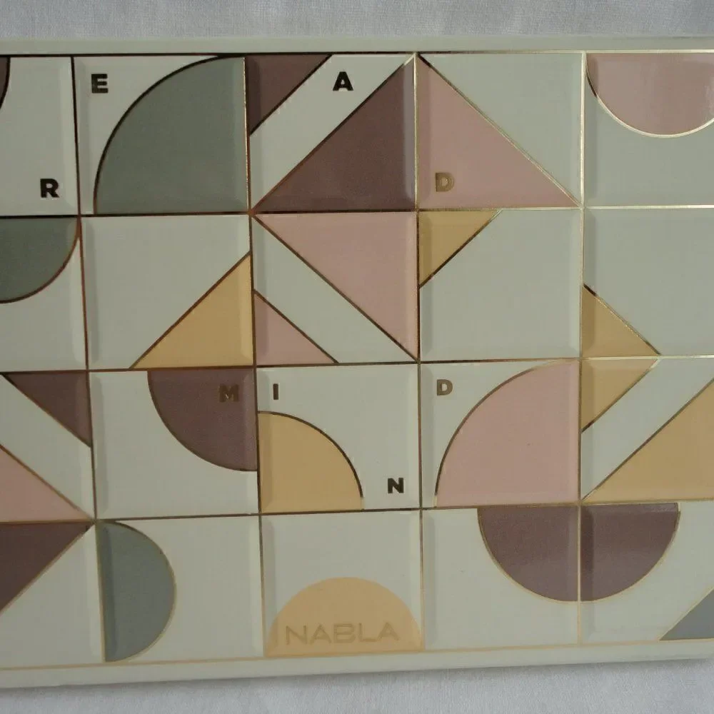 Nabla each palette platinum